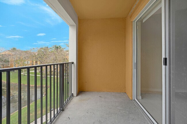 Building Photo - Modern Living in Miramar – 2 Bed/2 Bath Co...