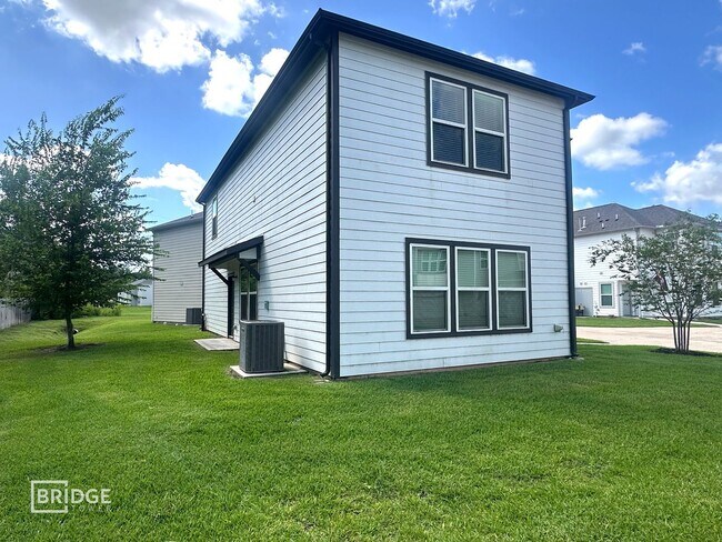 Building Photo - 412 Huisache St