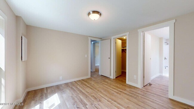 Building Photo - 308 Queens Rd