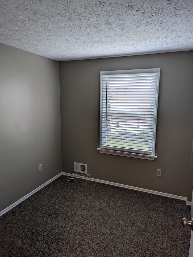 Building Photo - 440 Kennington Blvd