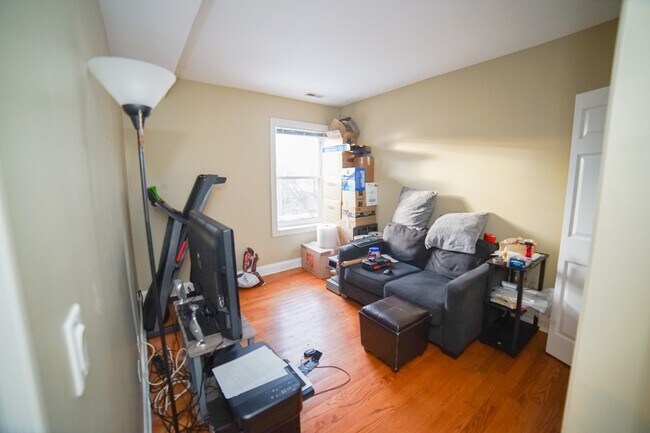 Building Photo - 6100 N Talman Ave