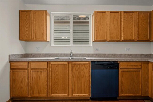Building Photo - 1637 Linden Park Ln