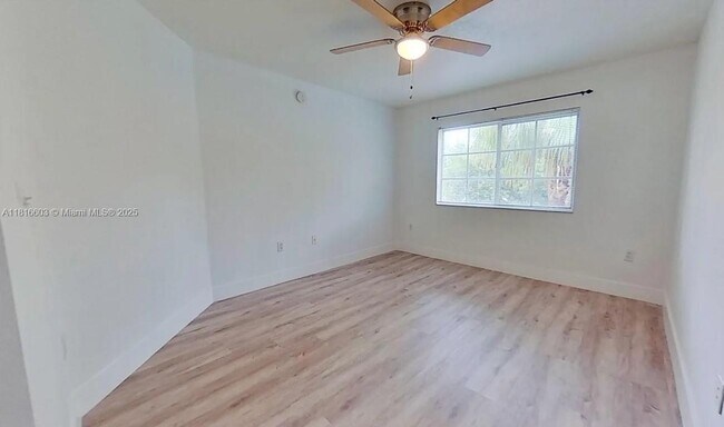 Building Photo - 2544 Centergate Dr