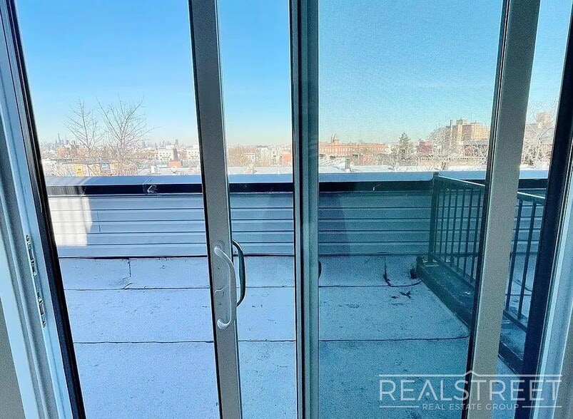 Building Photo - Brand New 3BR/2BA Duplex with Private Roof Terrace | Sunlit & Pet-Friendly
