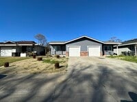 Building Photo - Charming 2 bedroom and 1 bath Duplex in Sacramento