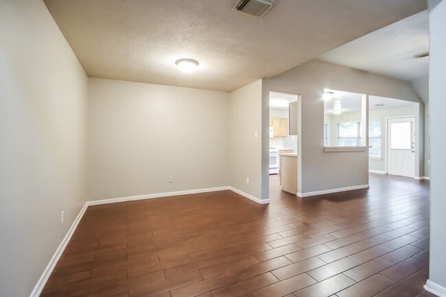 Building Photo - 26967 Crown Haven Ct