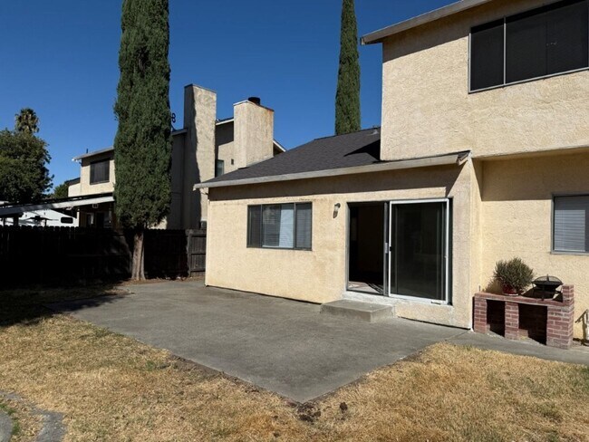 Building Photo - Browns Valley 3 Bedroom 2.5 Bath 2 Story w...
