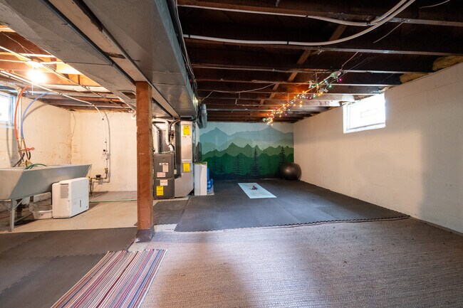 Building Photo - 4140 5th Ave S