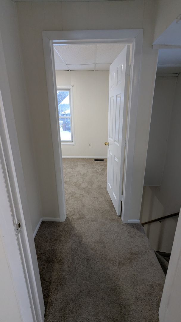 Building Photo - Welcome to this charming 3-bedroom, 1-bathroom home in Akron - Section 8 Welcome