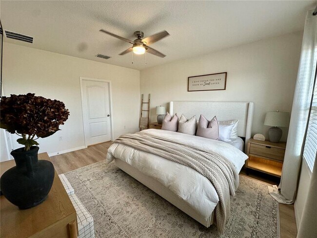 Building Photo - 9582 Black Walnut Dr