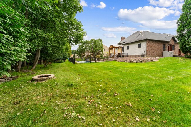 Building Photo - 652 Saddlebrook Dr