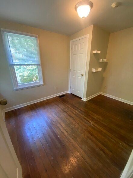 Building Photo - 339 Oldham Ave