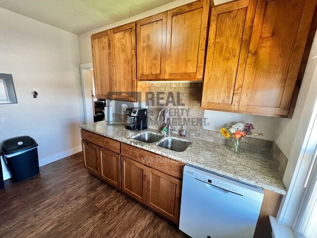 Building Photo - 201 E S 1st St