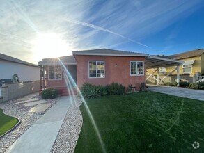 Building Photo - Stunning Home in Prime Los Angeles Locatio...