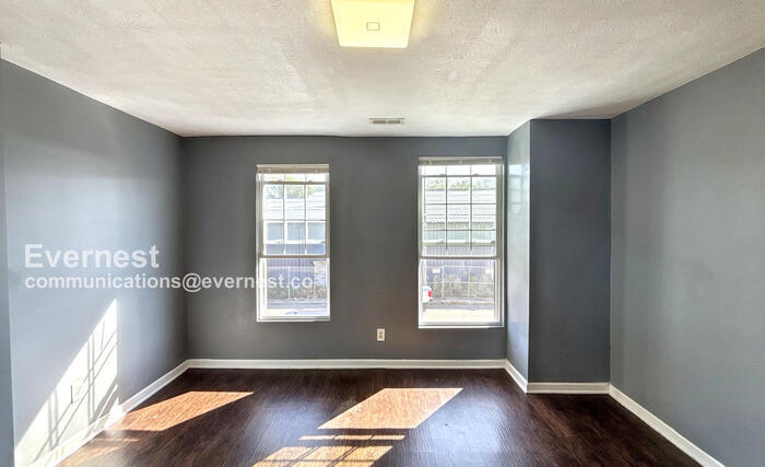 Building Photo - 39 S Yale Ave