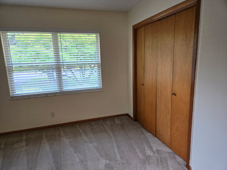 Building Photo - 11617 S Williamsburg Dr
