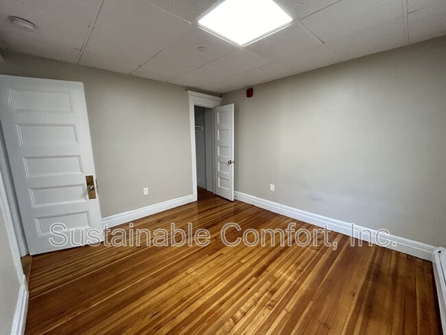 Building Photo - 36 Roxbury St
