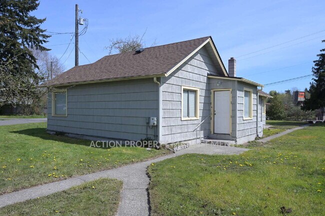 Building Photo - 3 bed 1 bath home in Port Angeles