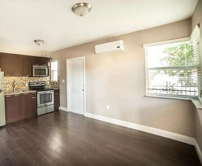 Primary Photo - 500 SW 9th Ave