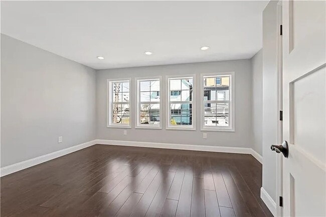 Building Photo - Bright 3-Bedroom Home in Mount Washington,...