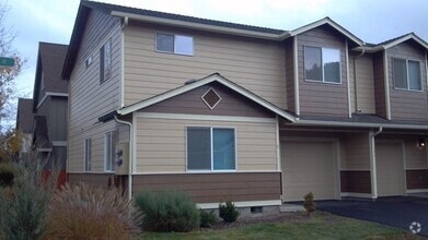 Building Photo - 3-Bedroom Townhouse in The Pines at Pilot ...