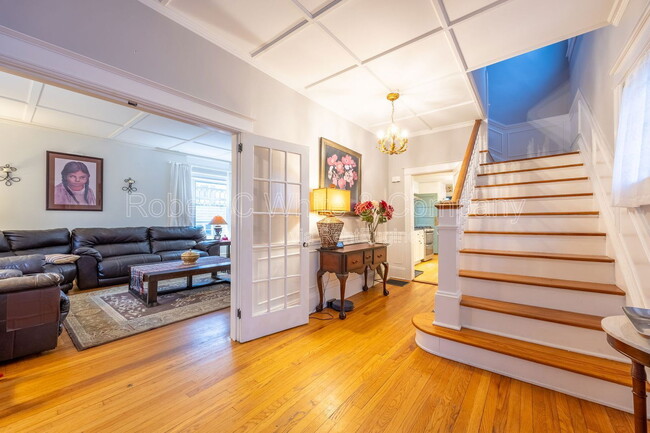 Building Photo - 139 Grove St