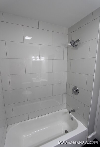 Building Photo - 55 Estes St