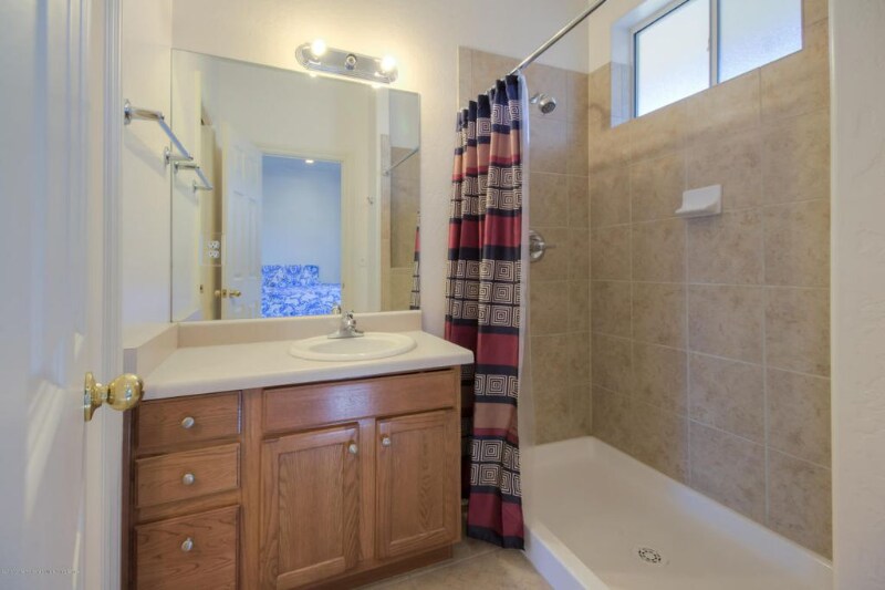 Building Photo - 1504 E Helen Way