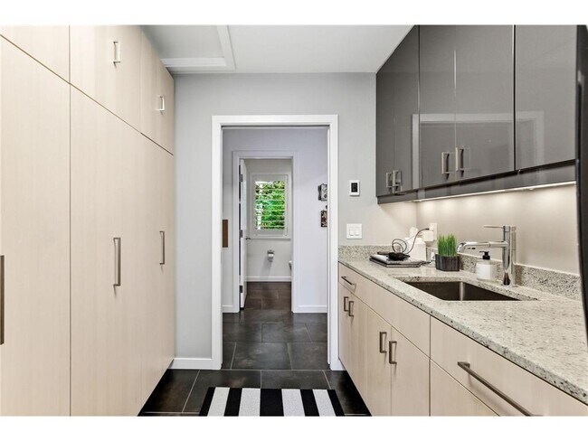 Building Photo - 20650 Bayview Ct