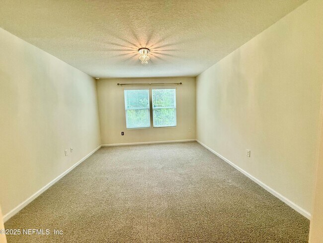 Building Photo - 2031 Sotterley Ln