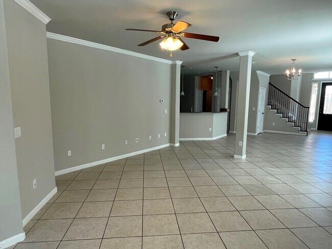 Building Photo - 400 Hummingbird Ln