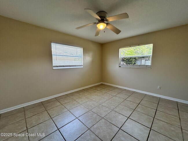 Building Photo - 925 Penny Dr