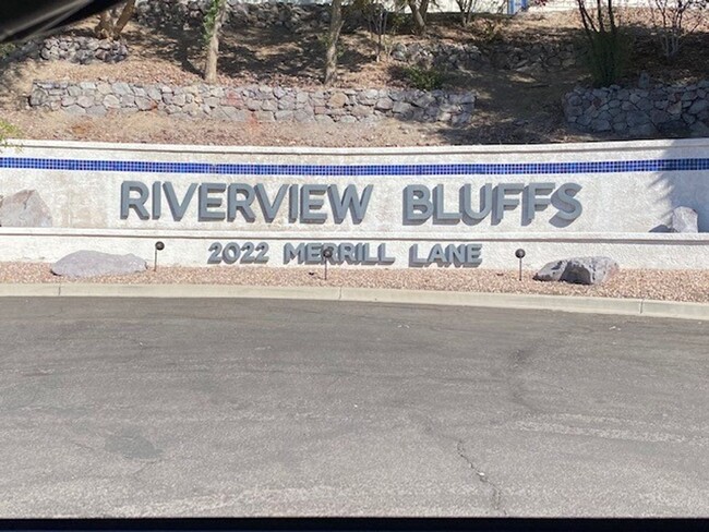 Primary Photo - River Bluffs 2Bedroom, 2bath w/Bonus room/...