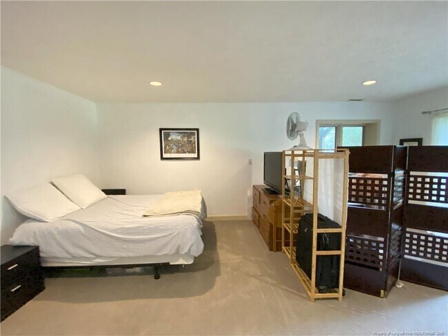 Building Photo - 3299 Liverpool Dr