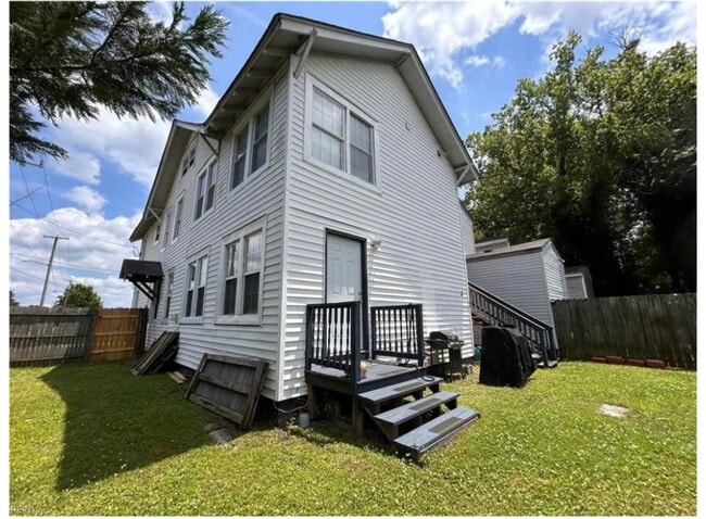 Building Photo - 400 Jamestown Ave