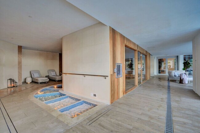 Building Photo - 3100 N Ocean Dr