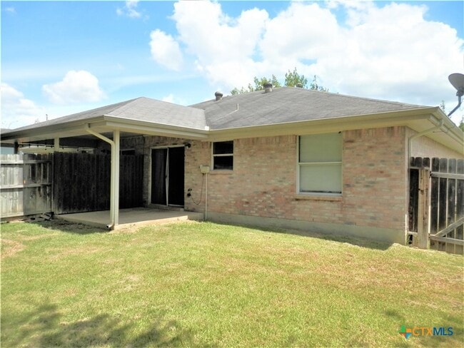 Building Photo - 2750 Maple Tree Rd