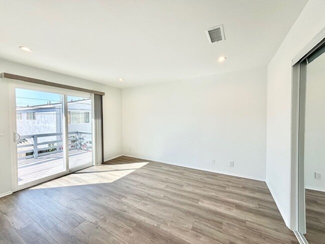 Building Photo - 136 Ventura Ave