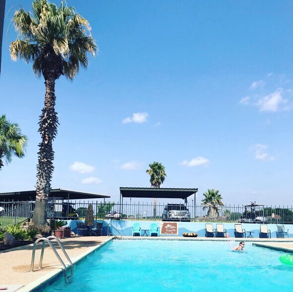 Building Photo - 604 Highcrest Dr