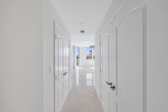 Building Photo - 500 SE Mizner Blvd