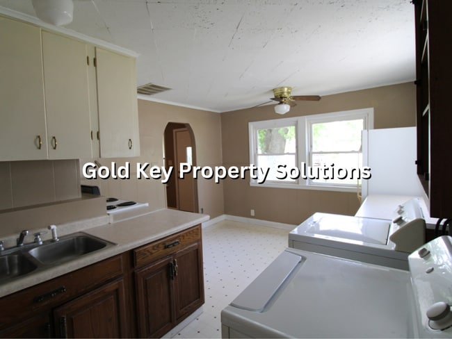 Building Photo - !!COMING SOON!! 2 Bed and 1 Bath Home For ...