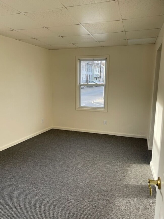 Building Photo - 237 Pattison St