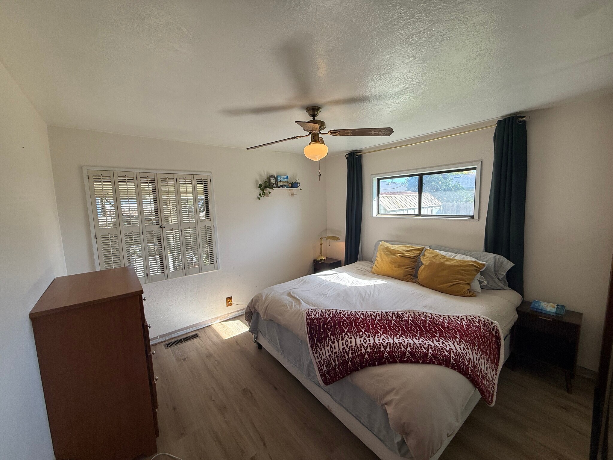 Building Photo - 1618 W Locust St