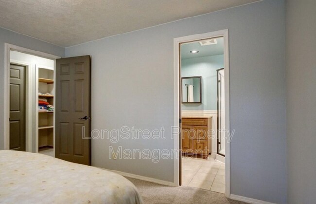 Building Photo - 3937 SW Neer Ave