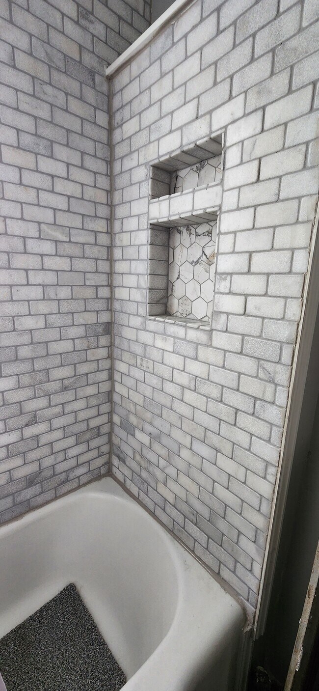 Building Photo - 2529 N Fratney St