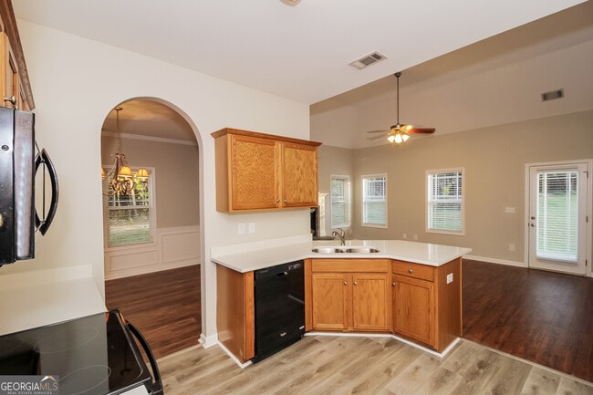 Building Photo - 203 Arbor Dr