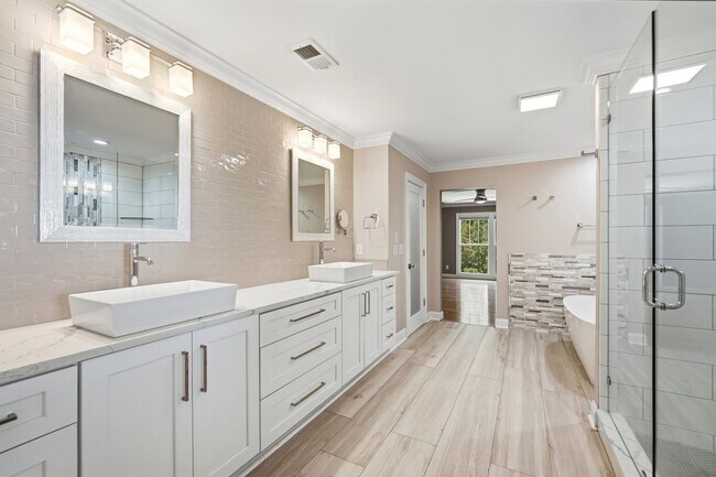 Building Photo - 520 Iverson Way