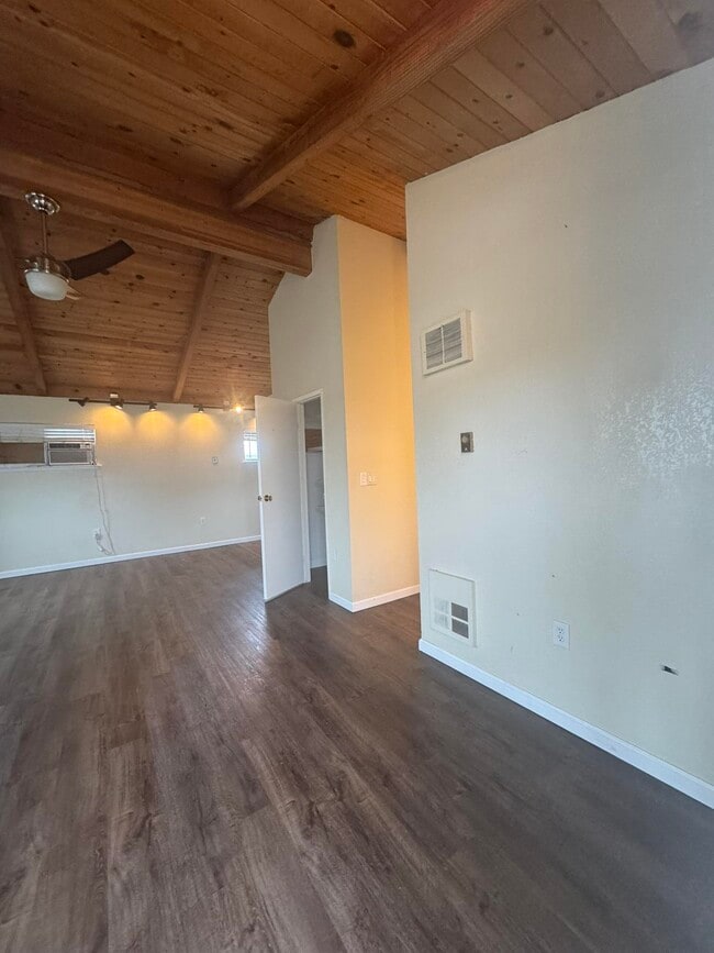 Building Photo - 5116 Sandmound Blvd