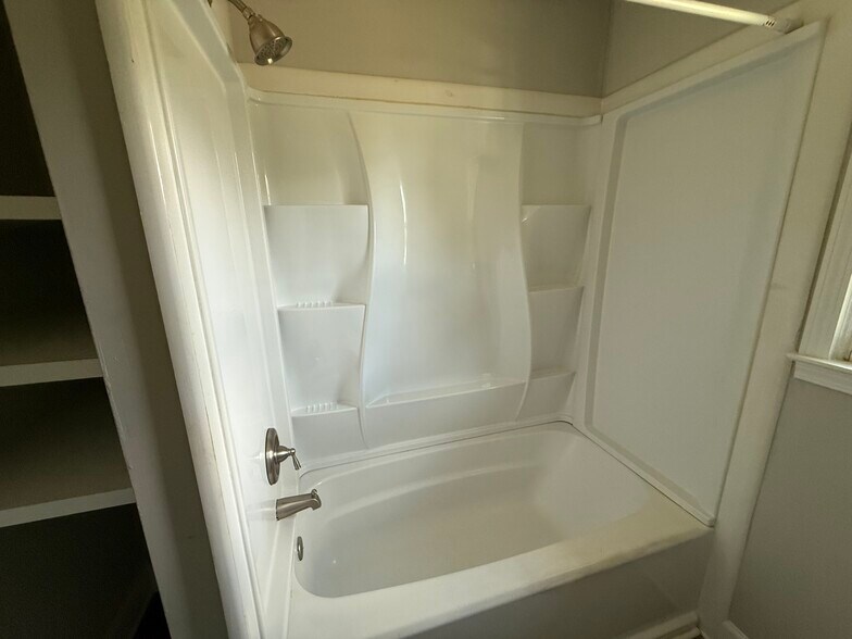 Bathroom - 1071 Oakland Ave SE