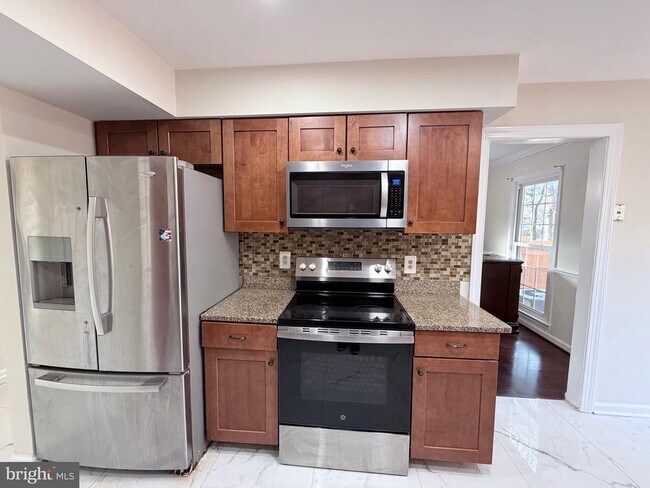 Building Photo - 5900 Parenham Way